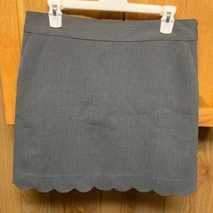 Loft fully lined charcoal gray mini skirt with scalloped hem / size 8